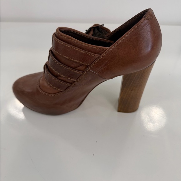 Chloe Vintage Brown  Leather Buckle Heels - Picture 11 of 15